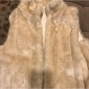 Dress barn Faux fur vest. Reversible. New without tags, Medium.